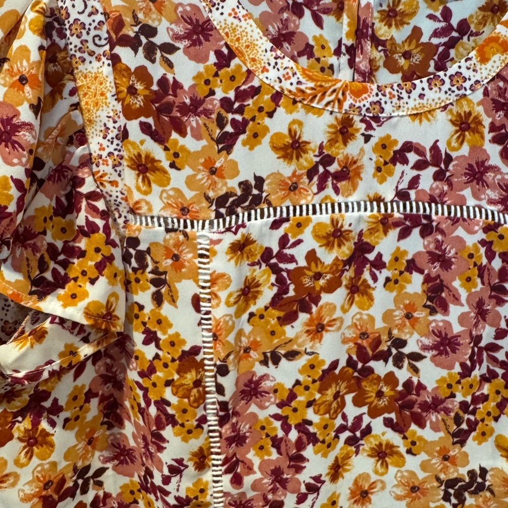 DR2 Floral Blouse with Lace Detail - Picture 7 of 13